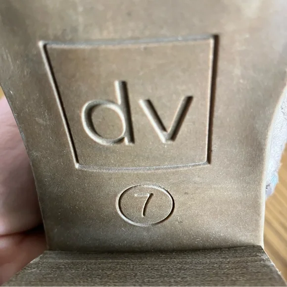 DV by Dolce Vita Perforated Tan Ankle Booties Stacked Heel Side Zip Size 7 - Picture 9 of 10